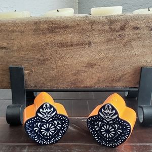 NWT- ceramic salt & Pepper shakers